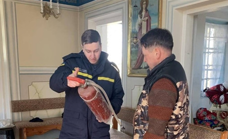 На Кременеччині рятувальники перевіряють стан пожежної безпеки в храмах
