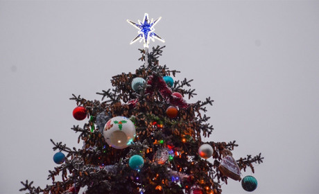 У Кагарлику запалили головну Новорічну ялинку громади