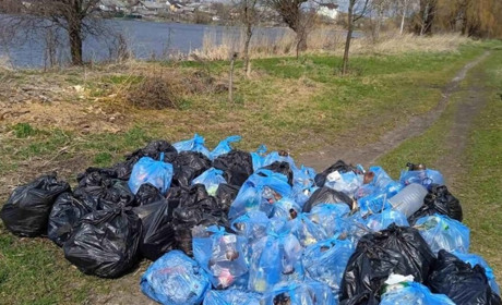 Триває весняне прибирання в Славутській міській громаді