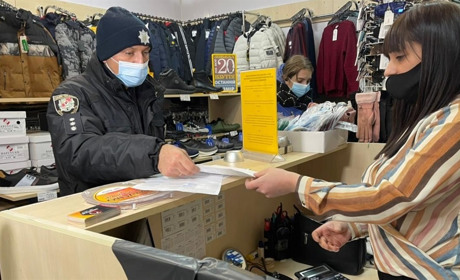 У Сватовому перевіряють дотримання карантинних обмежень у промислових магазинах: вже є перші штрафи