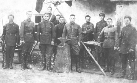 У Переяславі споконвіку стояли різні військові частини поляків, козаків, московитів і совєтів