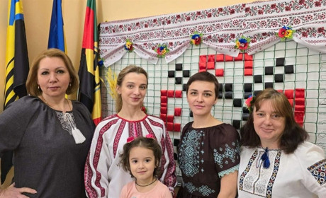 День вишиванки: як переселенці з Торецької громади зберігають традиції у різних куточках України