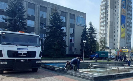 У Смілі облагороджують фонтан у центрі міста та готують до сезону