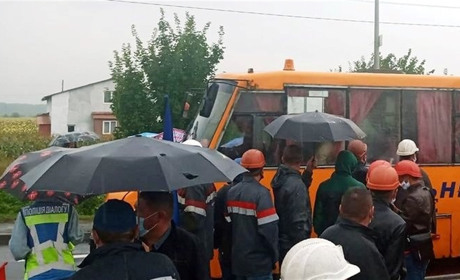 Чотири дні гірники "Надії" страйкували під землею. А на п'ятий ще й перекрили міжнародну трасу