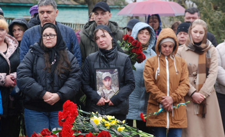 У селі Клишки поховали прикордонника, який загинув на Великдень на Сумщині