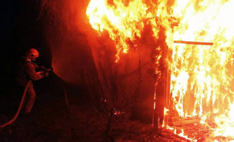 Пожежа у селі Озеро: горіла господарська будівля