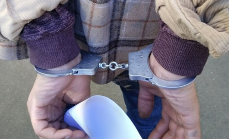 Попросив допомоги, а потім побив і пограбував: в Одесі поліція затримала нападника