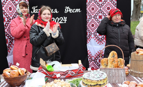 Пляцки, пампухи і морозиво: чим пригощали на фестивалі “Газдиня фест”у Дрогобичі