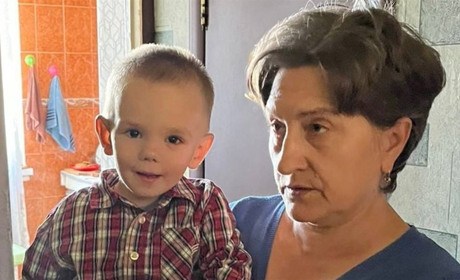 Залишився живий під час розстрілу автоколони під Купʼянськом: правоохоронці відвідали хлопчика
