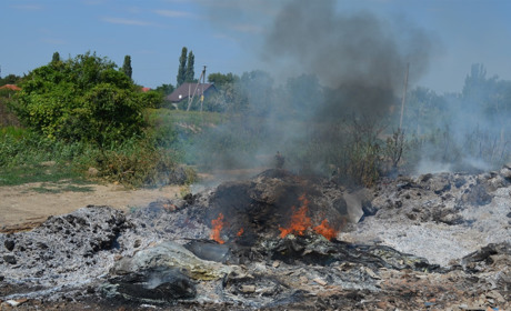В Біляївці на Кіпенко сталася пожежа: на звалищі, яке створили мешканці, горіло сміття