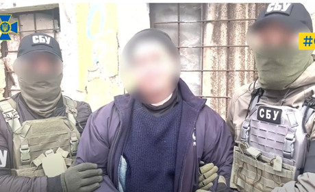 За їх «наводкою» рашисти обстріляли лікарню, церкву і будівлю поліції: у Херсоні затримали зрадників