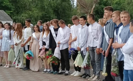 Понад 9 тисяч для ЗСУ зібрали у гімназії на Переяславщині: у школах відлунали Останні дзвоники ФОТО