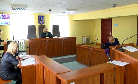 У Сватовому розпочався суд над водієм вантажівки, яка у листопаді 2018 протаранила чотири автомобілі