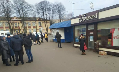 Торгівельний хаос на Привокзалці: відтепер поліція вилучатиме товар