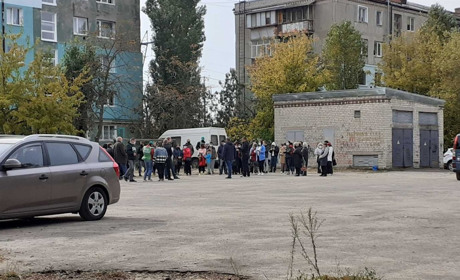 Зустріч з губернатором біля смітника
