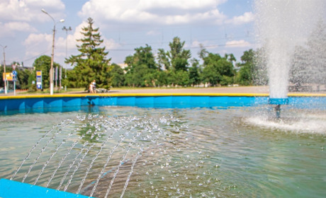 Фонтани, городи, пункти видачі води та раціональне споживання: як у Нікополі справи з водою