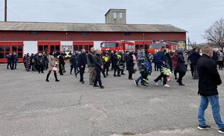 У Сарнах прощалися з рятувальником Анатолієм Оверчуком