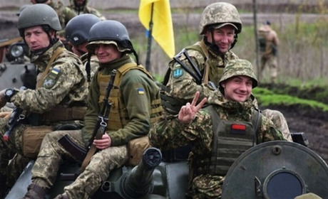 ЗСУ просуваються на Херсонщині, голі путін і лукашенко зберуть гроші на дрон: хроніка війни