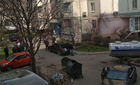 У центрі Херсона понад добу немає води. Питну воду привозять вже вдруге