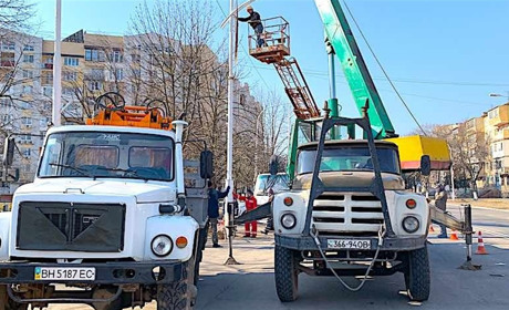 Измаил продолжает обновлять освещение проспектов (видео)