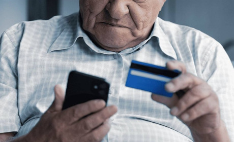 У Глухові пенсіонер став жертвою інтернет-шахраїв і втратив 1500 доларів