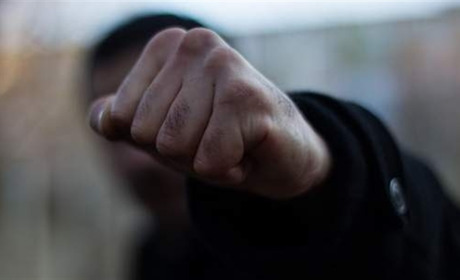 В Троїцькому на дні народження за образу іменинника гостя поранили ножем в живіт і виставили геть