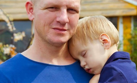 Трагедія в родині на Одещині. 5-річний син загинув, батько в комі. Родині потрібна допомога