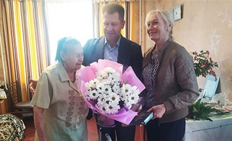 100-літній ювілей відзначила нетішинка, яка під час Другої світової війни була фронтовою медсестрою