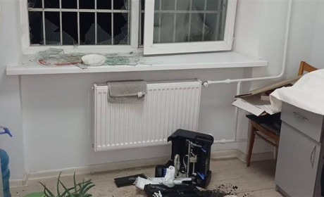 В Ізмаїлі після атаки російських «шахедів» пошкоджено будівлю поліклініки водників