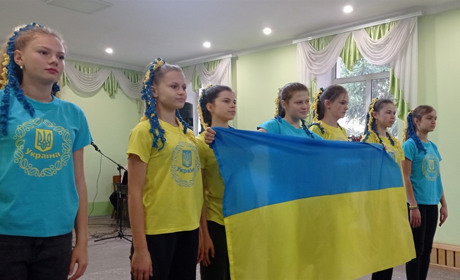 Фоторепортаж. У селі Шевченкове провели концерт для рідних і близьких захисників України