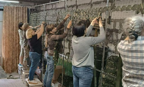 Волонтер із Каховки допомагає військовим