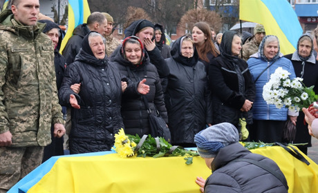 Став на захист країни добровільно: в Сарнах прощалися з солдатом ЗСУ В’ячеславом Ничипоруком