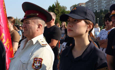 На межі радості і болю: в Южноукраїнську відбувся мітинг до Дня захисників і захисниць. Фоторепортаж