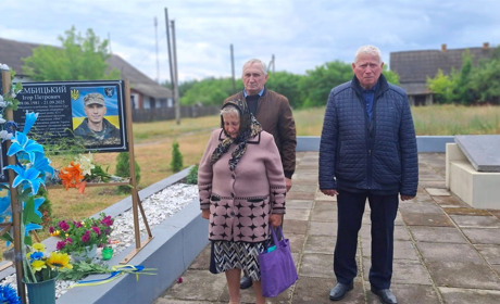 Пам’ять, що житиме: трьом полеглим захисникам із Сарненського району встановили меморіальні дошки