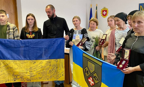 У Сарнах рідні військових отримали посмертні ордени бійців