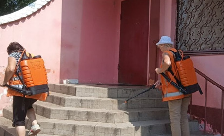 Волога у підвалах, блохи та миші у під’їздах