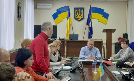 На спільних засіданнях депутатських комісій говорили про безпритульних собак: вийшло трагікомічно