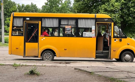 Хто ухвалює рішення про зміну руху громадського транспорту у Первомайську