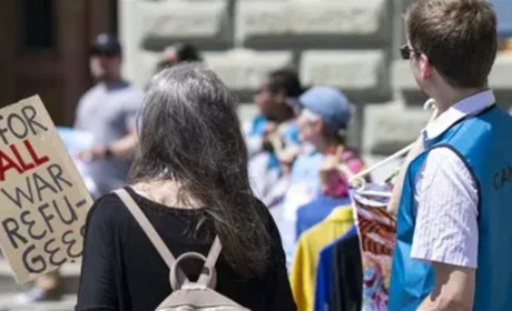 Небажані гості: ще в одній країні Європи українцям натякають на від'їзд