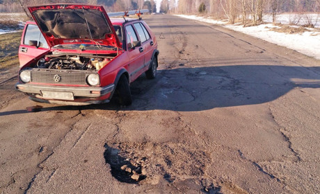 Територіальна дорога Суховоля–Володимирець–Каноничі аварійна, але кошти поки не передбачені. Деталі