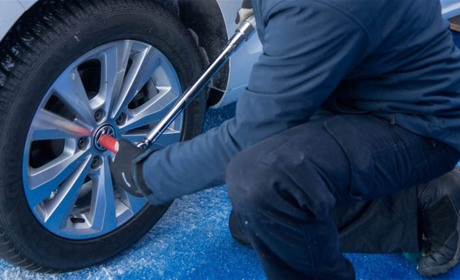 Коли міняти шини і що чекає водія за несвоєчасне «перевзування» авто?