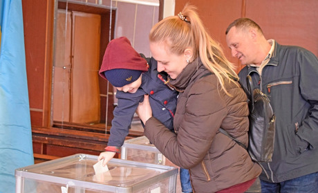Після святкової літургії – на виборчі дільниці: Жмеринка голосує за президента