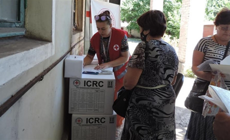 Мешканці Попаснянщини отримали гуманітарну допомогу від Червоного Хреста
