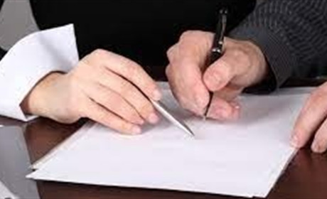 Оголошено простій чи призупинено дію трудового договору: в чому різниця і чи зберігається зарплата?