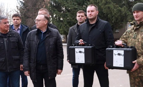 ГО «Ми-Вінничани» передали в/ч Нацгвардії квадрокоптери з тепловізорами та автомобіль «швидкої»