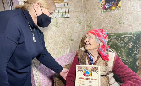 Влада Покровська привітала з ювілеєм довгожительку громади
