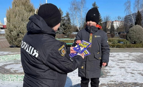 У Нетішині офіцери служби освітньої безпеки закликали школярів утриматись від прогулянок на льоду