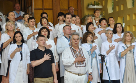 «Україна була! Україна є! Україна буде!»: у Чортківському медколеджі розпочався навчальний рік