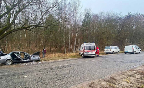 Чотири аварії за годину: автотрощі поблизу села Гребені, що на Ржищівщині. Уточнено