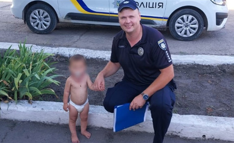 На Одещині хлопчики двох та чотирьох років самі гуляли біля автотраси: батьки навіть не хвилювались